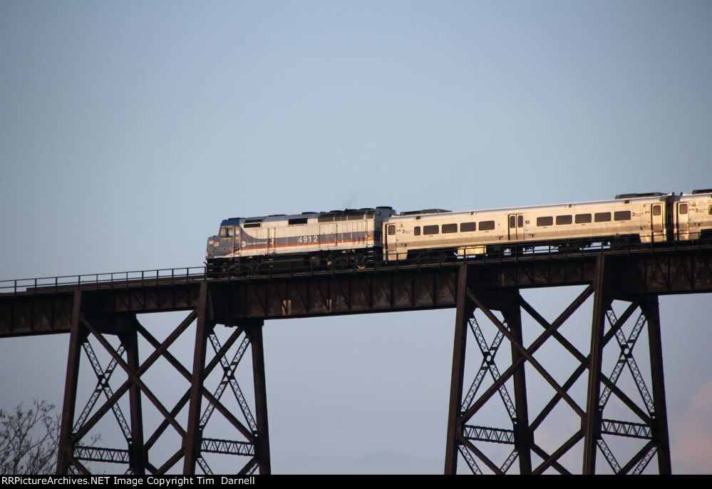 MNCW 4912 on Moodna viaduct